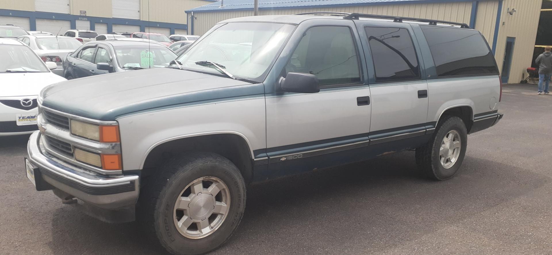 1995 Chevrolet Suburban K1500 4WD (1GNFK16K8SJ) with an 5.7L V8 OHV 16V engine, 4-Speed Automatic Overdrive transmission, located at 2015 Cambell Street, Rapid City, SD, 57701, (605) 342-8326, 44.066433, -103.191772 - CARFAX AVAILABLE - Photo#1